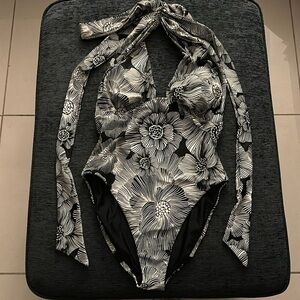 Ruched Convertible Body Contour One-Piece Swimsuit Size Large.